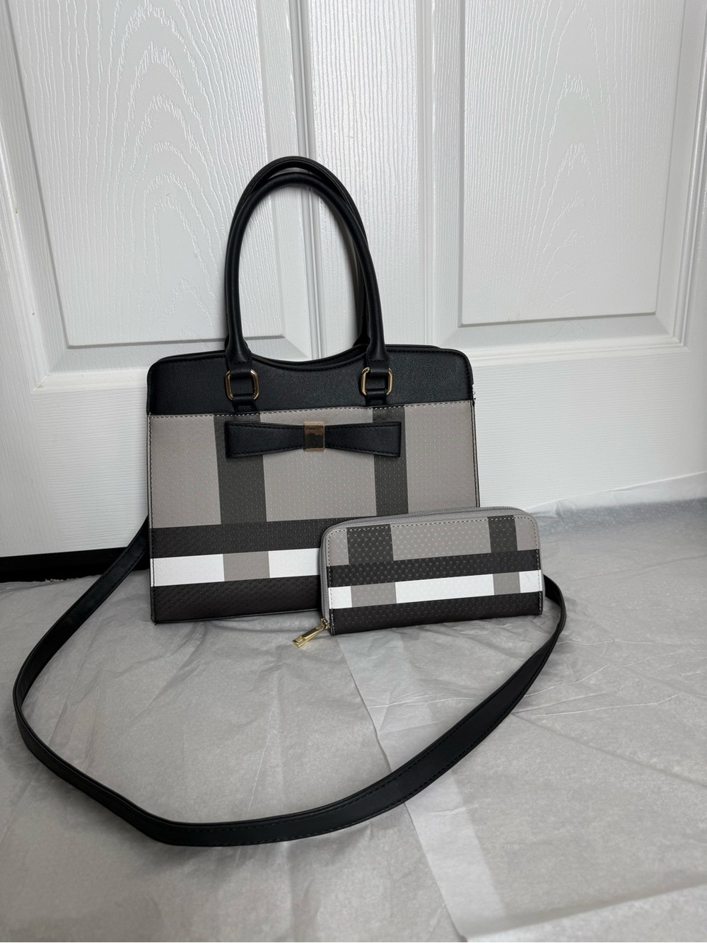 Stylish Gray Plaid Tote Bag with Matching Wallet